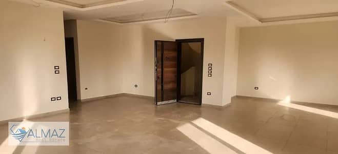Unfurnished 300 sqm apartment for rent, suitable for residential or commercial use, in Tamar Henna, Fifth Settlement. Prime location near services.