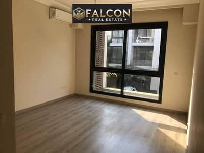 Apartment with a sea view and La Vista Patio in the heart of El Shorouk, with installments available, down payment of 450,000.