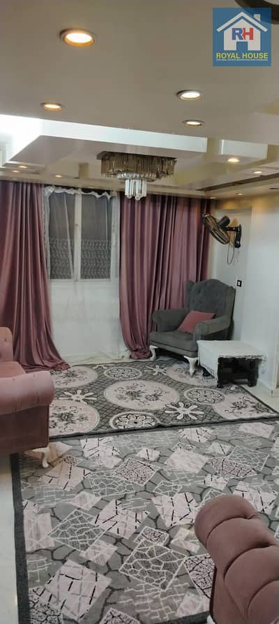 شقه 170م للتمليك شارع محمود لبيب متفرع من شارع البشري بالقرب من محطة مترو حلمية الزيتون
