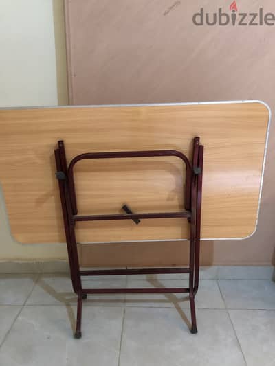 طاولة بحالة ممتازة