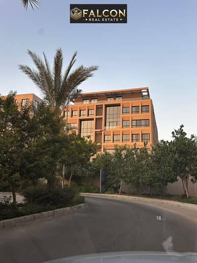 مكتب اداري جاهز بالتراخيص VIP برايم لوكيشن بانوراما فيو علي التسعين الرئيسي قسط