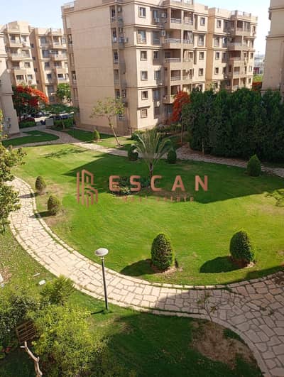 Apartment for rent, 131 square meters, unfurnished, in Madinaty B6, wide garden view, sea view, third floor, company finishing, close to services.