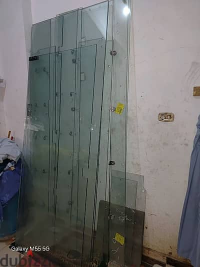زجاج سيكوريت واجهه محل وارفف سيكوريت مقاس 99ف40ف3 و128ف46ف4 و219ف46 و2