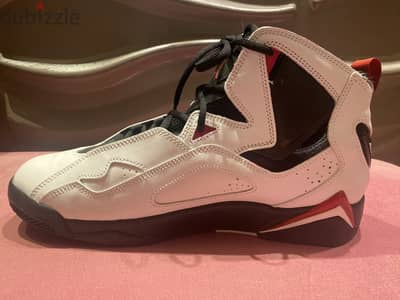 حذاء Jordan True Flight بالالوان الابيض و الاسود و الاحمر  مقاس 46