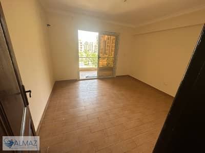 Unfurnished 140 sq m apartment for rent in Dar Misr Al Qarnafel Compound, First Settlement, near Rehab and services