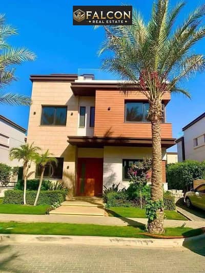 بالقرب من AUC بمقدم و تكمله اقساط فيلا كورنر باطلاله مميزه بقلب التجمع مع ازار azzzar new cairo