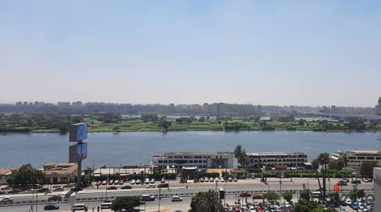 للإيجار اليومي على النيل للأسر والعائلات والشباب الملتزم فقط شقة مفروشة على النيل بجوار مستشفى السلام الدولي تتكون من اثنين غرفه نوم وريسبشن 2 حمام ومطبخ مكيفه بالكامل واي فاي غاز طبيعي دور عاشر اسانسير فيو رائع