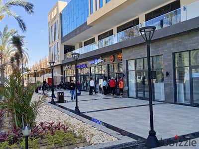 Store for rent rented for the brand headquarters in Maadi