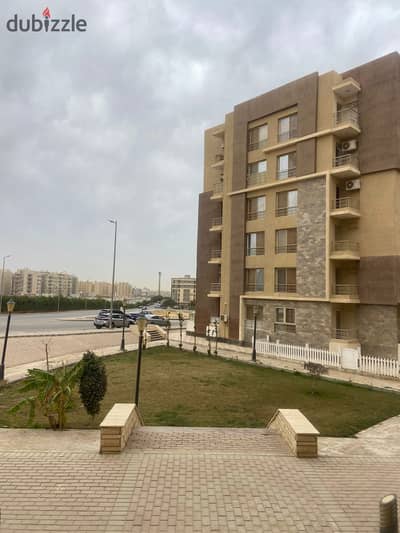 للبيع شقه في كومبوند دار مصر الاندلس القاهره الجديده مباشره امام الهايد بارك علي التسعين الجنوبي ودقايق للجامعه الامريكيه مساحه 130م زون 2 بفيو مميز