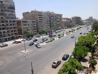 شقة فاخرة للبيع بشارع الحجاز الرئيسي بمصر الجديدة – 200 متر بحصة في الأرض، ريسيبشن 3 قطع، 3 غرف نوم، تشطيب سوبر لوكس، وإطلالة مميزة في أحد أفضل مواقع
