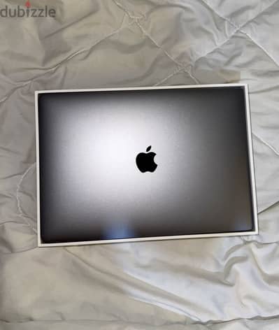 A new MacBook Air 13 Inch M1, 8GB Ram, 256 GB