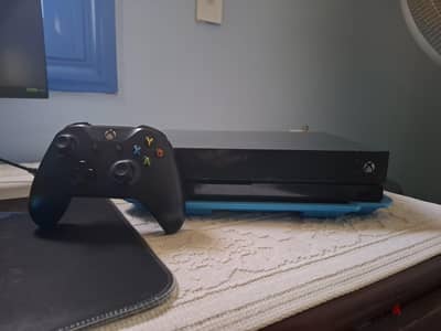 Xbox one x بحالة ممتازة
