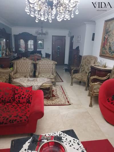 شقة للبيع في الشيخ زايد – الحي العاشر | 154م | تشطيب كامل | جاهزة للسكن | داخل فيلا بأسانسير | 4.6 مليون