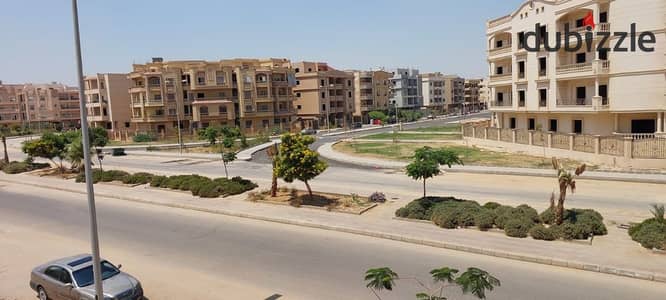 شقة للبيع في مدينة الشروق في المنطقة الرابعة