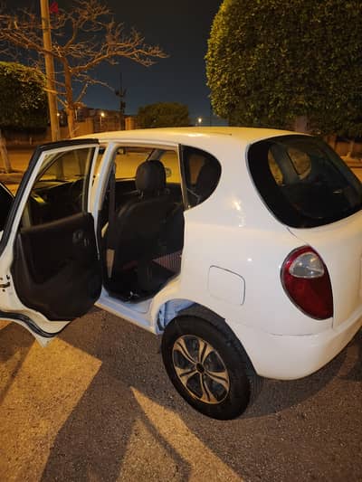 Daihatsu Sirion 2000