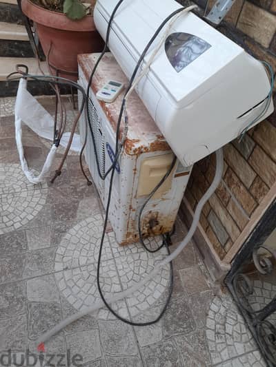 جهاز تكيف  واحد وربع مستعمل مطلوب ٥٥٠٠  باور