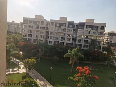 Apartment for rent in Madinaty, 165 meters, B10, large garden view, sea view, steps away from services, All Seasons Park, Craft Zone, and East Hub.
