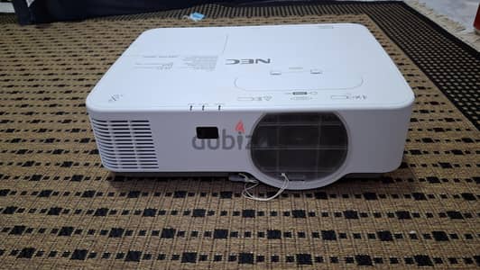 بروجيكتور  P554U  NEC  كسر كسر الزيرو