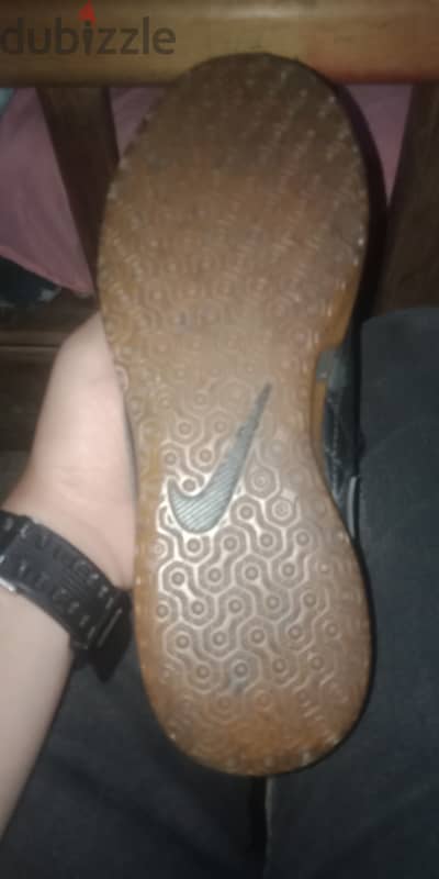 حذاء Nike مستعمل بحالة ممتازة لكرة القدم