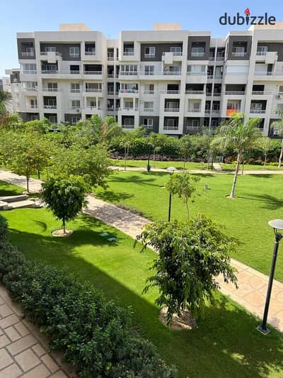 For rent an apartment of 165 meters in Madinaty B10, very close to the area of commercial and service malls.