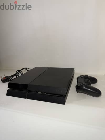 Play station 4 حالة ممتازة