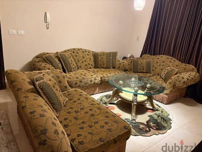 ليفينج للبيع بحالة جيدة جدآ ليفينج للبيع بحالة جيدة جدآ