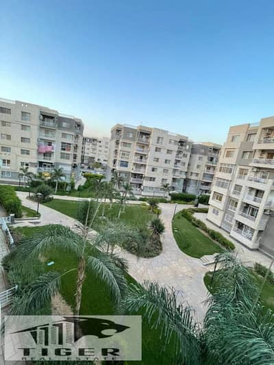  شــقــة مــمــيــزة لــلــبــيــع بمدينتي  فــى B10 — خــطــوات مــن الــخــدمــات    شــقــة 116 مــتــر  B10 – بجوار الخدمات  دور ثالث  تشطيب شركة طلعت مصطفى مع بعض التشطيبات الداخلية الخاصة   3 غرف نوم  2 حمام   موقع مميز يجمع بين سهولة الو