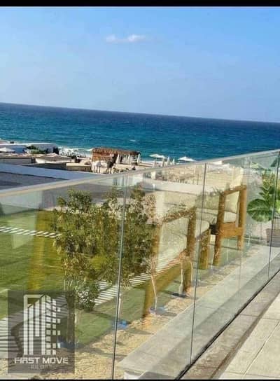 دوبلكس 3 غرف استلام فوري تشطيب كامل صف اول على البحر مباشرة في مدينة العلمين الجديدة بابراج العلمين