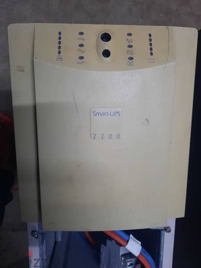 UPS Smart 2200VA - 1600W بحالة ممتازة