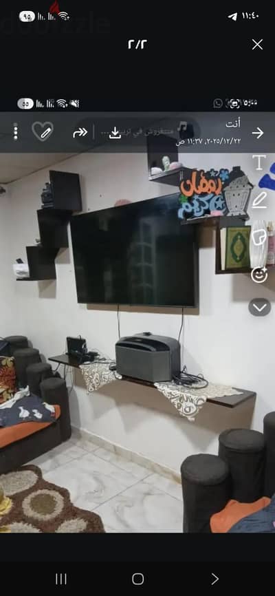 شاشه ٥٠ بوصه مستعمله مكسوره من الجمب وعاوز ابيعها