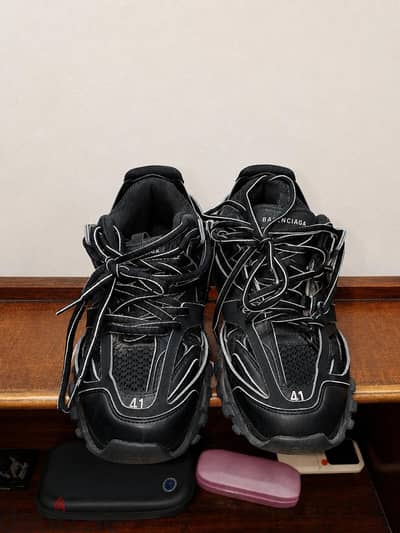 Balenciaga track led
