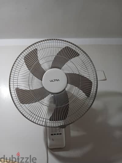 مروحه حائط تعمل بكفاءه