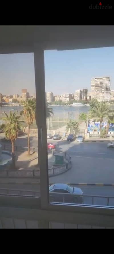 شقة للبيع علي النيل مباشرة كورنيش نيل شارع البحر الاعظم امام كازينو الحمام   ٢٣٠ متر