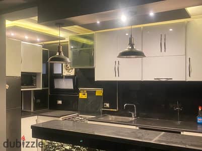 Chic apartment for sale in the Golden Square in Al-Rehab near the old market, direct from the owner.