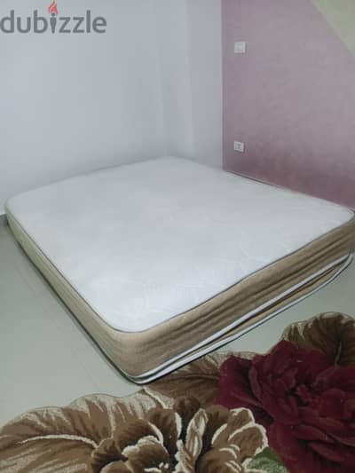 مرتبه سوست متصله بحاله جيده 160*١٩٥ ارتفاع ٢٨ سم