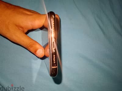 ابل -ايفون XS Max جولد شغال واي فاي وداتا ممتاز - معاه شاحن أنكر