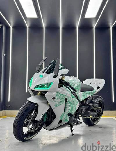 للبيع هوندا CBR600RR موديل 2005 بحالة مميزة جدًا،