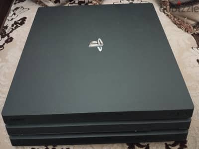 جهاز  Ps4 pro بحالة ممتازة