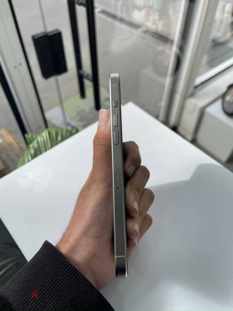 Apple - iPhone 15 Pro Max 4