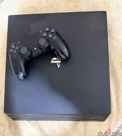 Ps4 pro 1TB مستعمل بحالة ممتازة