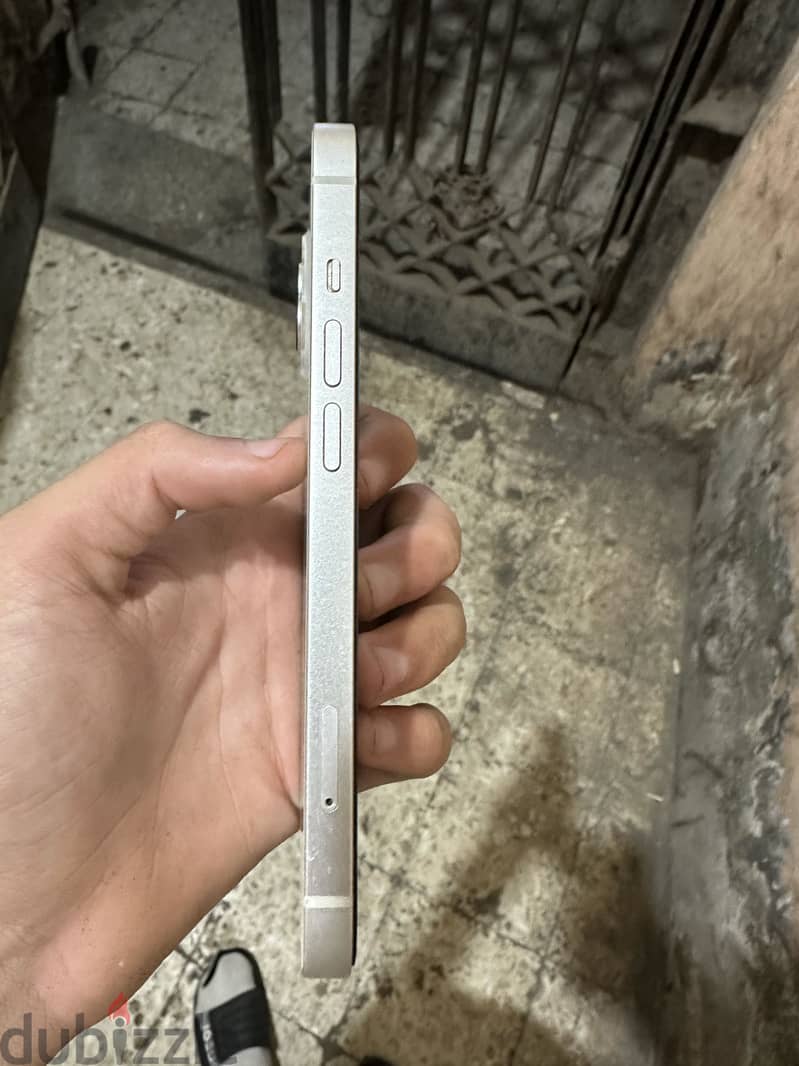 iPhone 13 4