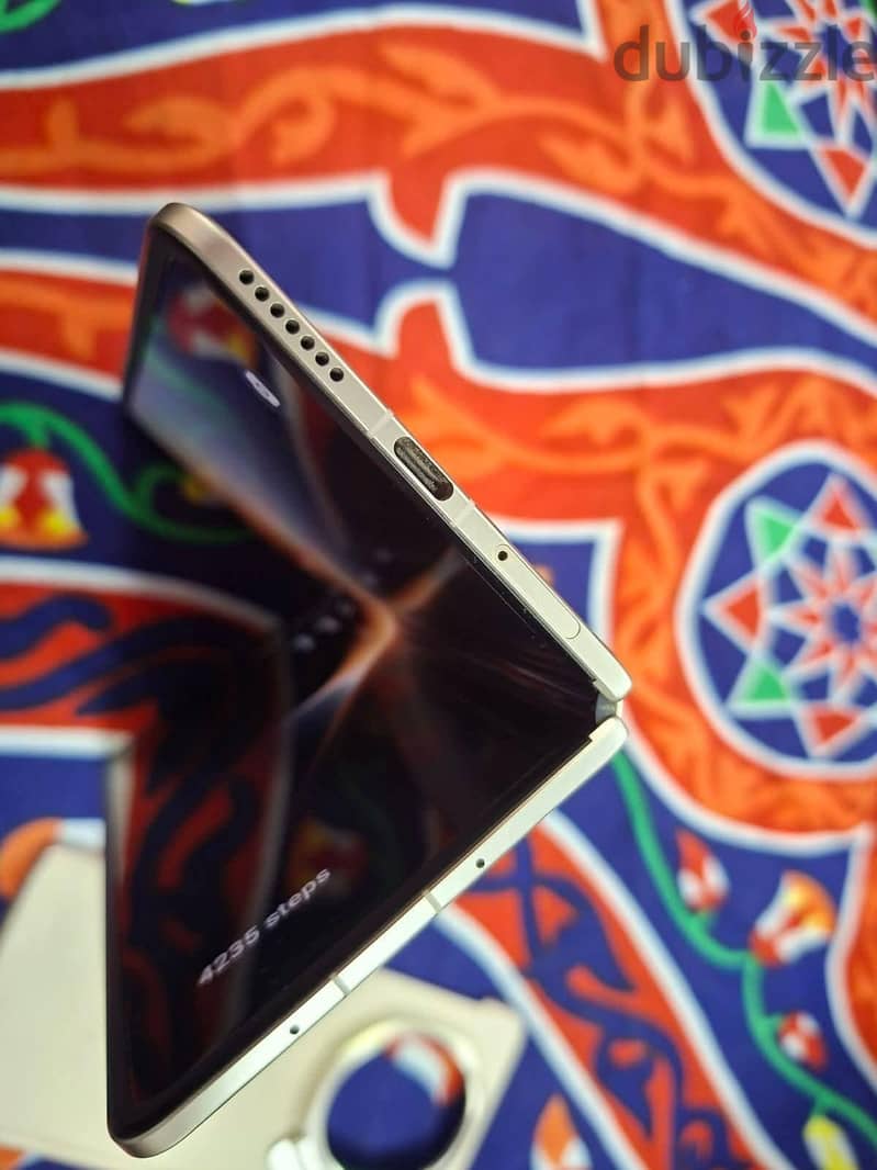 Honor Magic V5 3