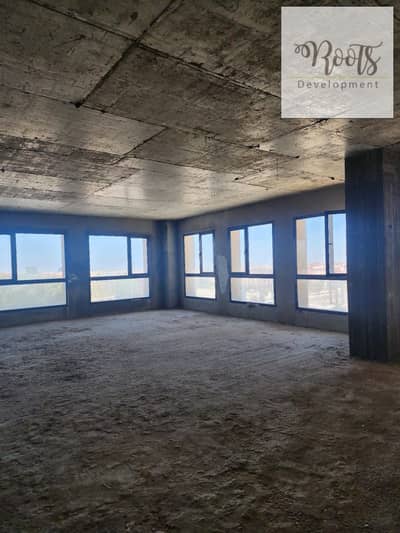للايجار مكتب كورنر بمساحة 183 متر يطل على مسطحات مائية فى 205 - الشيخ ذايد For Rent Corner Office 183 sqm in 205 - Sheikh Zayed