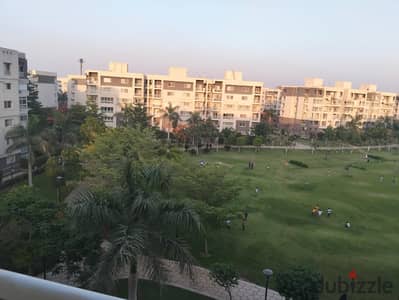 200 meter apartment for rent under legal terms in the most upscale phases of Madinaty b10 with a wide garden view, completely unobstructed, close to the first season mall