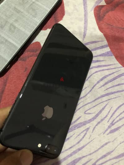 آيفون 8 بلس  بيلمع بدون اي خرابيش مساحه 256 تصوير رائع بدون عيوب