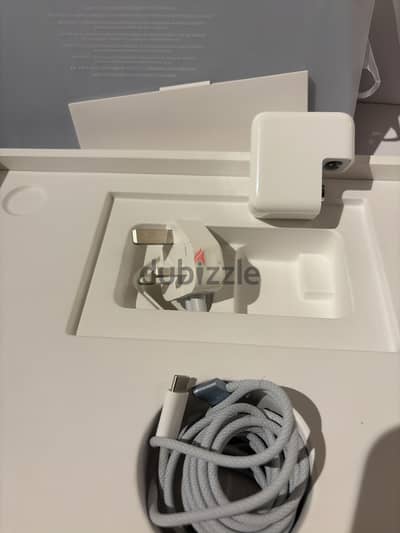 Apple MacBook Air ( 13 inch ) 256g / 16 ram / Skyblue / ١٢ شحنه