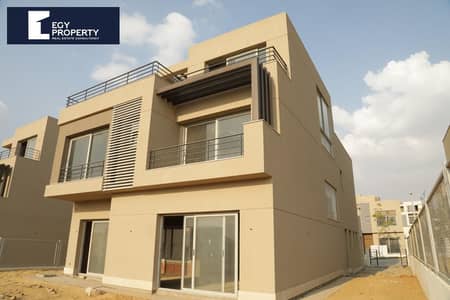 Villa For Sale Ready To Move Perfect Location with Roof In Palm hills New Cairo