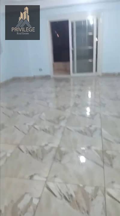 Apartment for rent - a distinctive opportunity to live in one of the best locations in Zahra Al-Maadi, just minutes from Carrefour Al-Maadi and the ring road, and near schools, services, and vital facilities.
