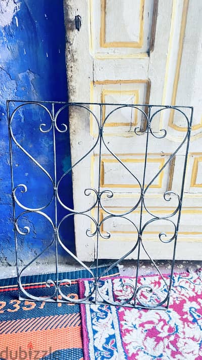 شباك حديد فورجيه رسمة قلوب