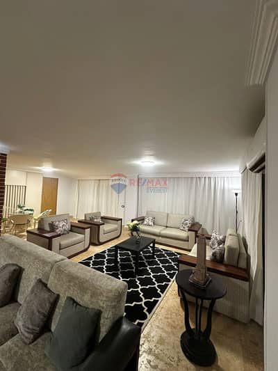 Furnished apartment with pool in Beverly Hills